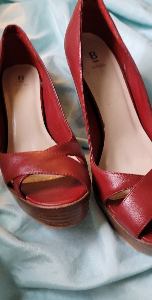 Bakers Paloma Platform Peeptoe size 7 1/2 RED